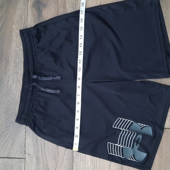 Under Armour Heat Gear Drawstring Shorts - Picture 7 of 13